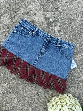 BNWT Jean skort with plaid trim